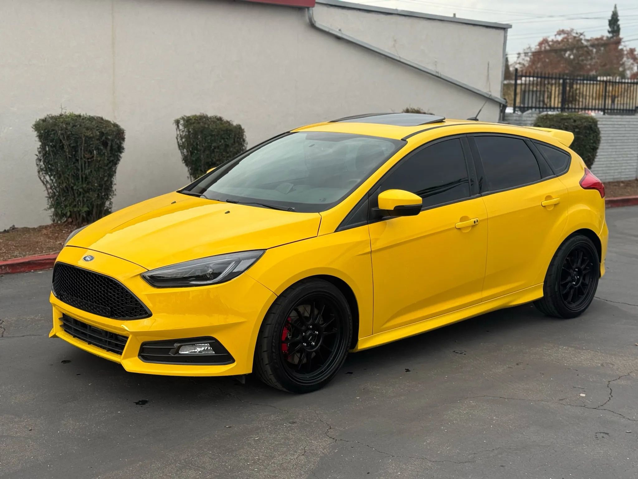 Used 2018 Ford Focus ST w/ Equipment Group 402A FWD image 2