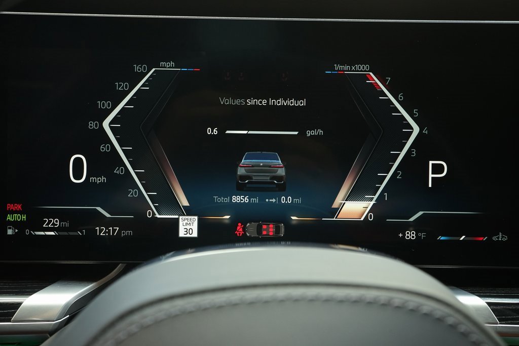 Used 2025 BMW 740i image 8