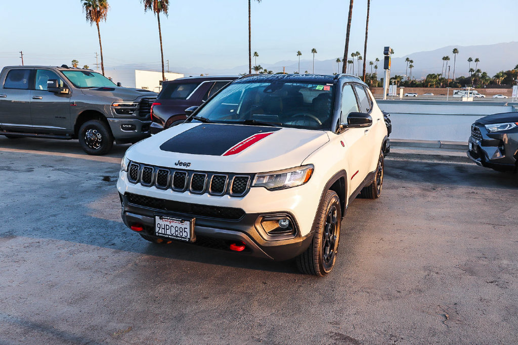 Used 2023 Jeep Compass Trailhawk AWD/4WD image 4