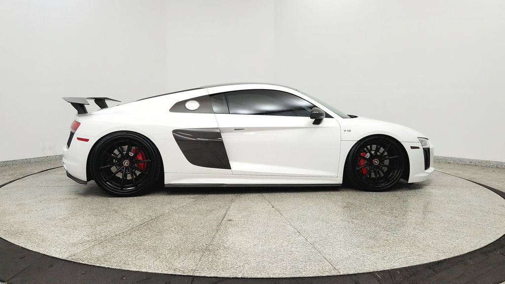 Used 2017 Audi R8 V10 w/ Carbon Exterior Package AWD/4WD image 6