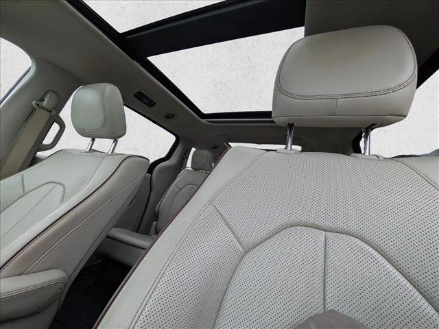 Used 2020 Chrysler Pacifica Touring-L image 18