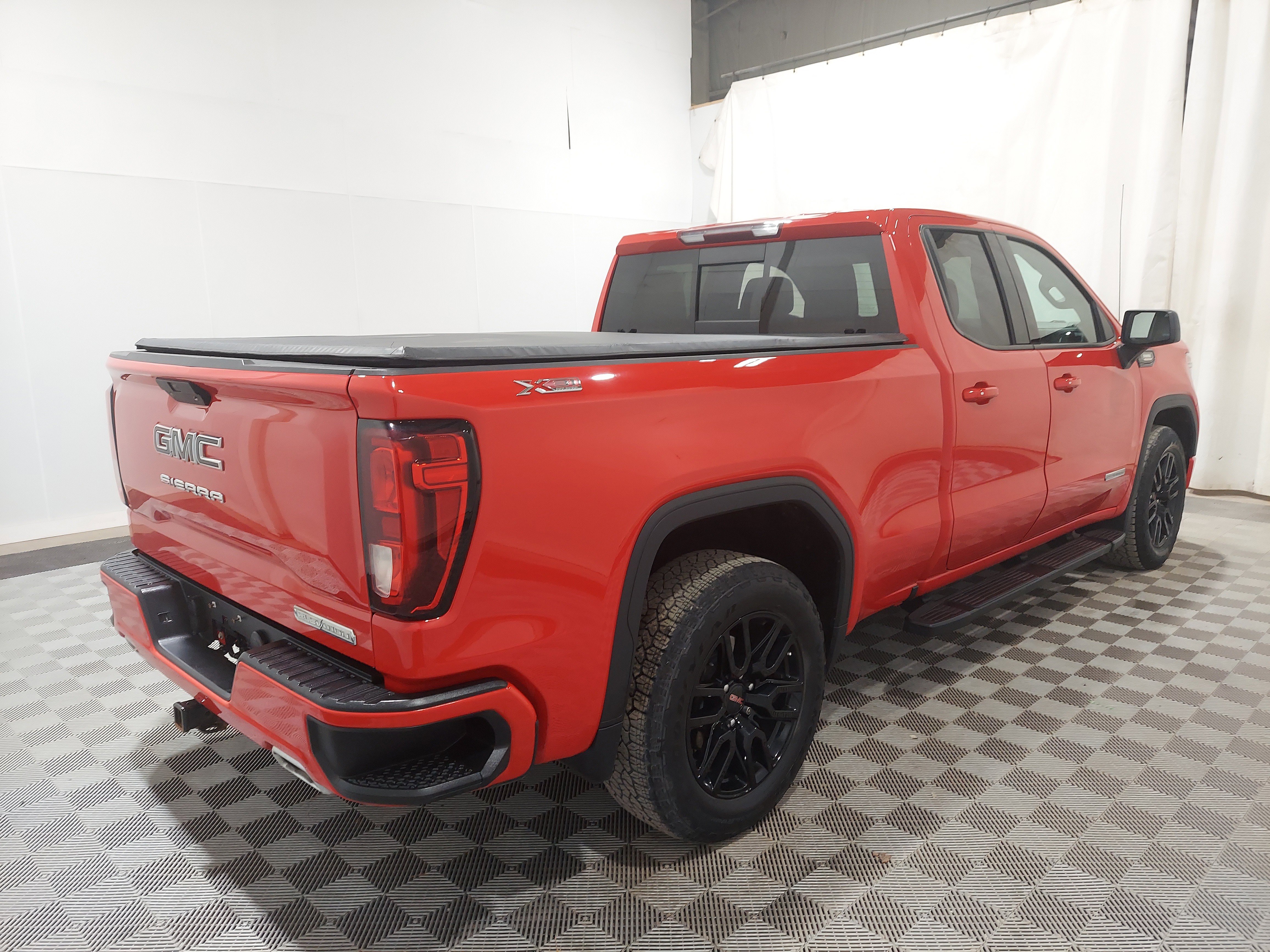 Used 2020 GMC Sierra 1500 Elevation AWD/4WD image 3