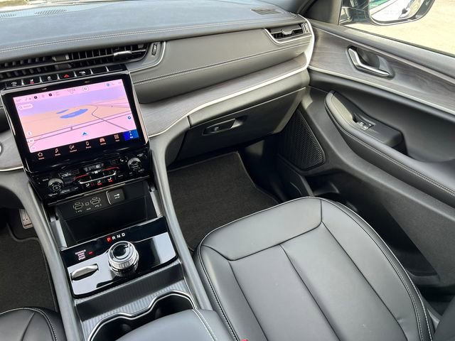 Used 2025 Jeep Grand Cherokee Limited w/ Black Appearance Package image 34