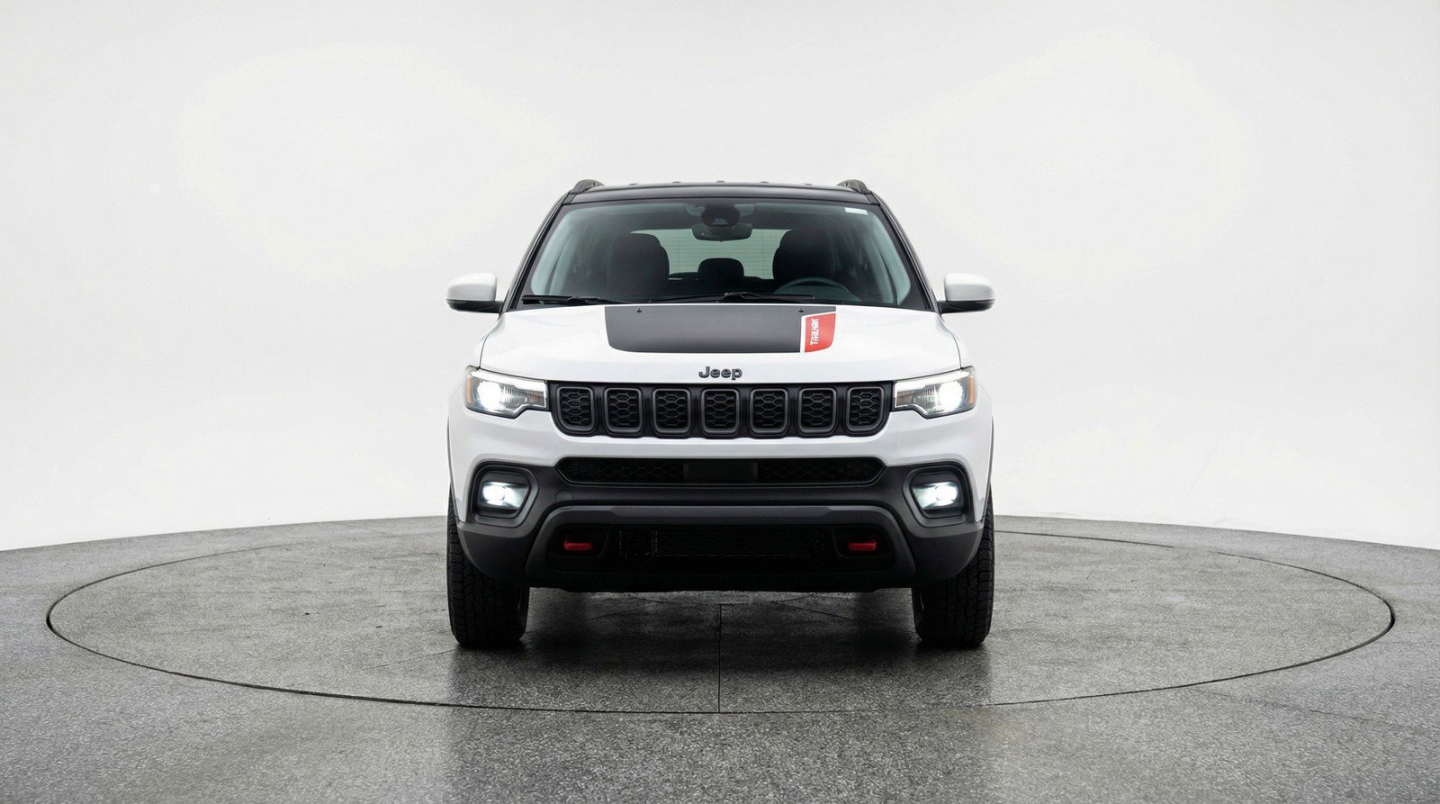 Used 2025 Jeep Compass Trailhawk image 2