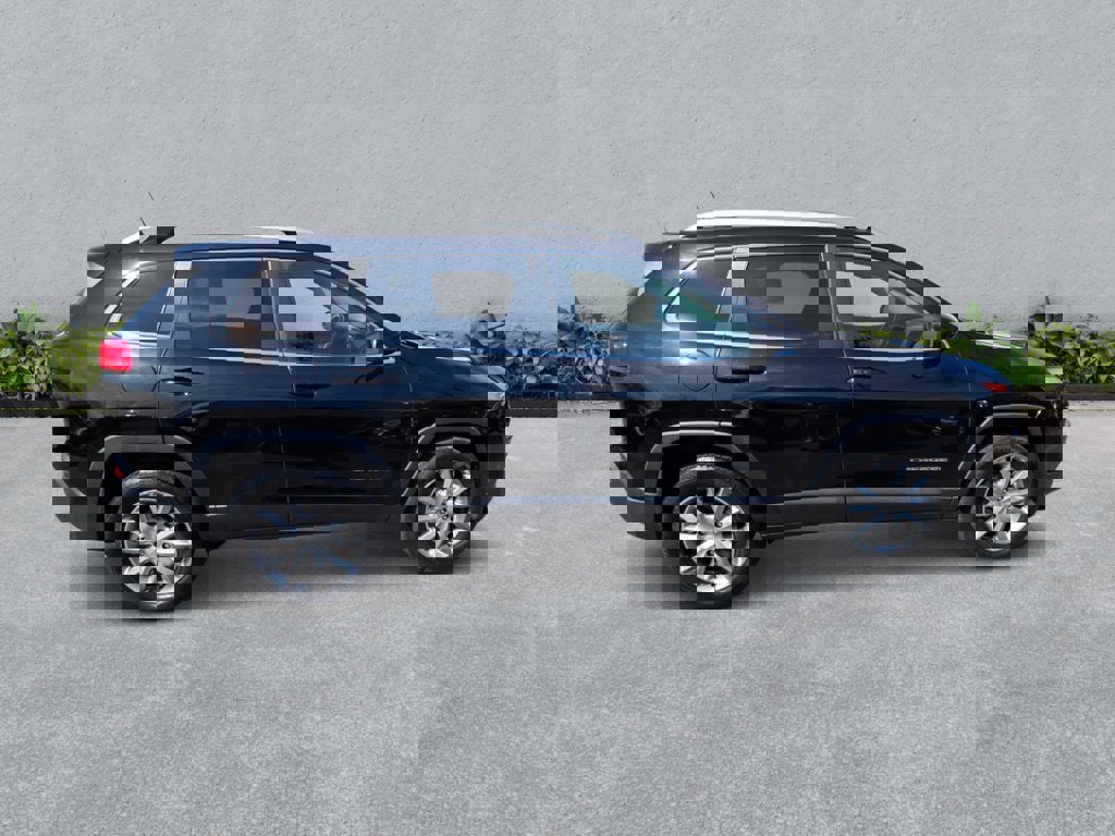 Used 2018 Jeep Cherokee Limited image 7