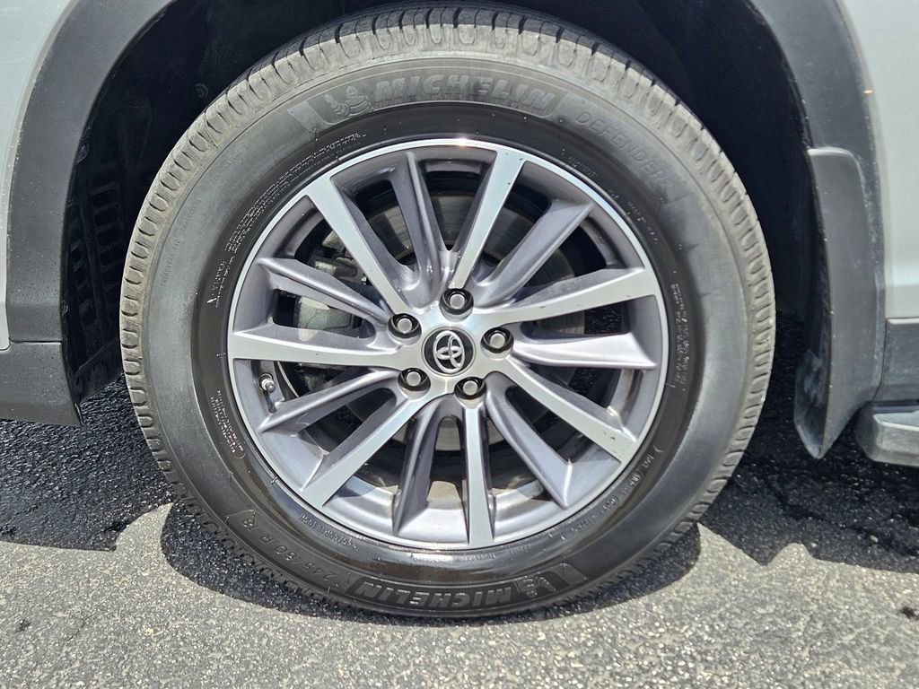 Used 2019 Toyota Highlander XLE FWD image 9