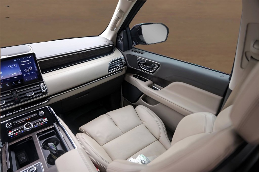 Used 2024 Lincoln Navigator Reserve image 29