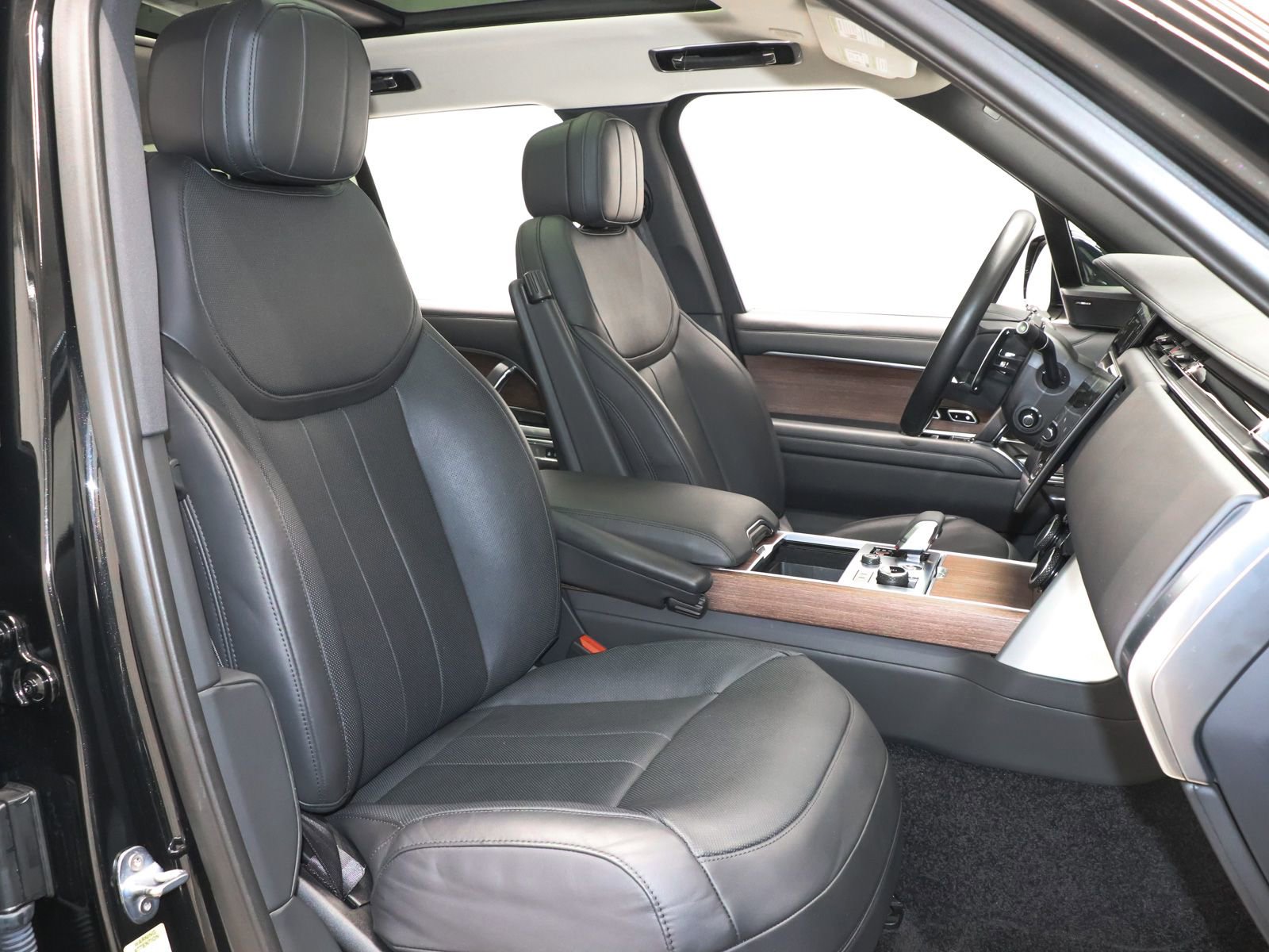 Used 2023 Land Rover Range Rover SE image 26