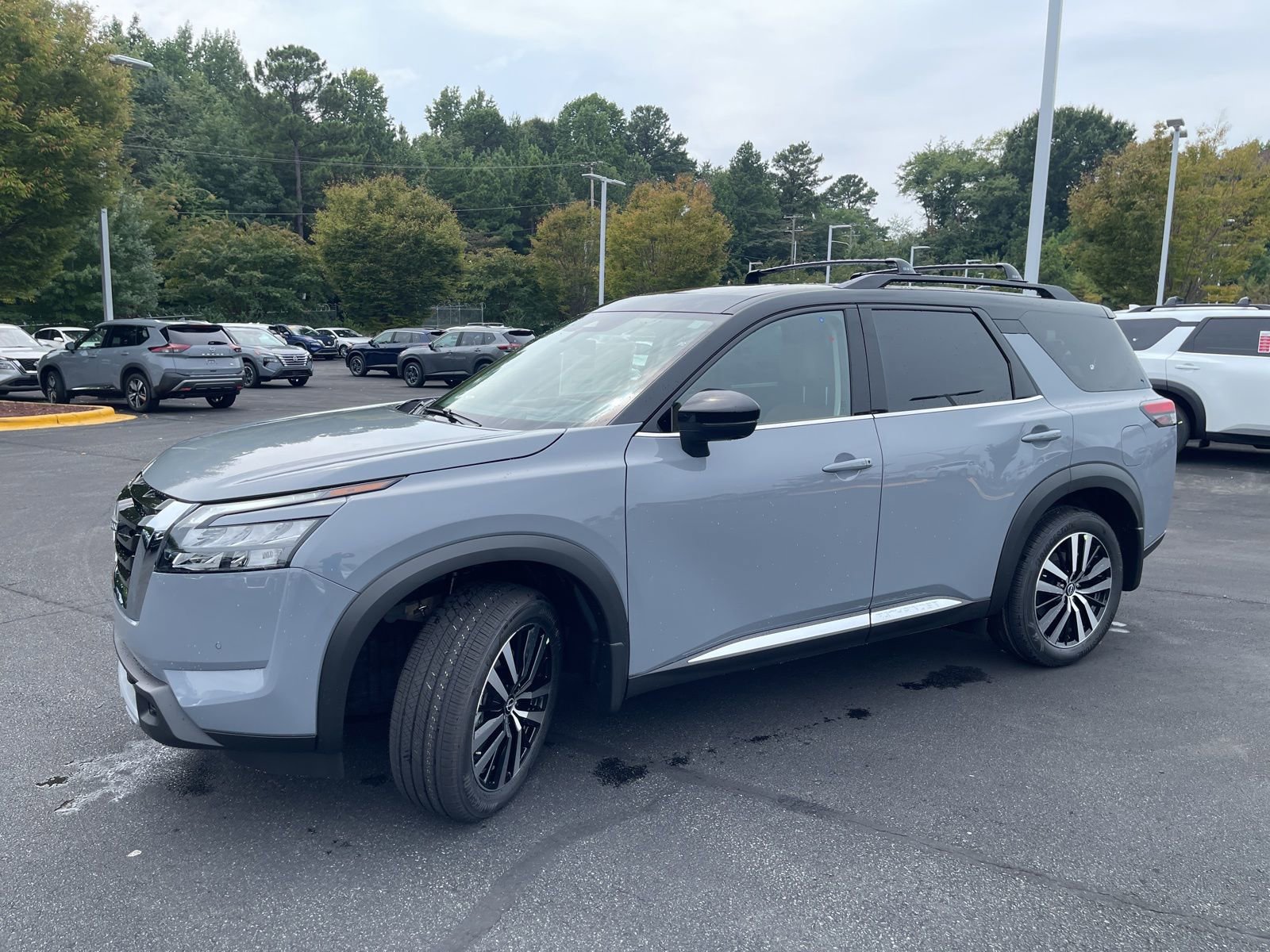 New 2025 Nissan Pathfinder Platinum image 4