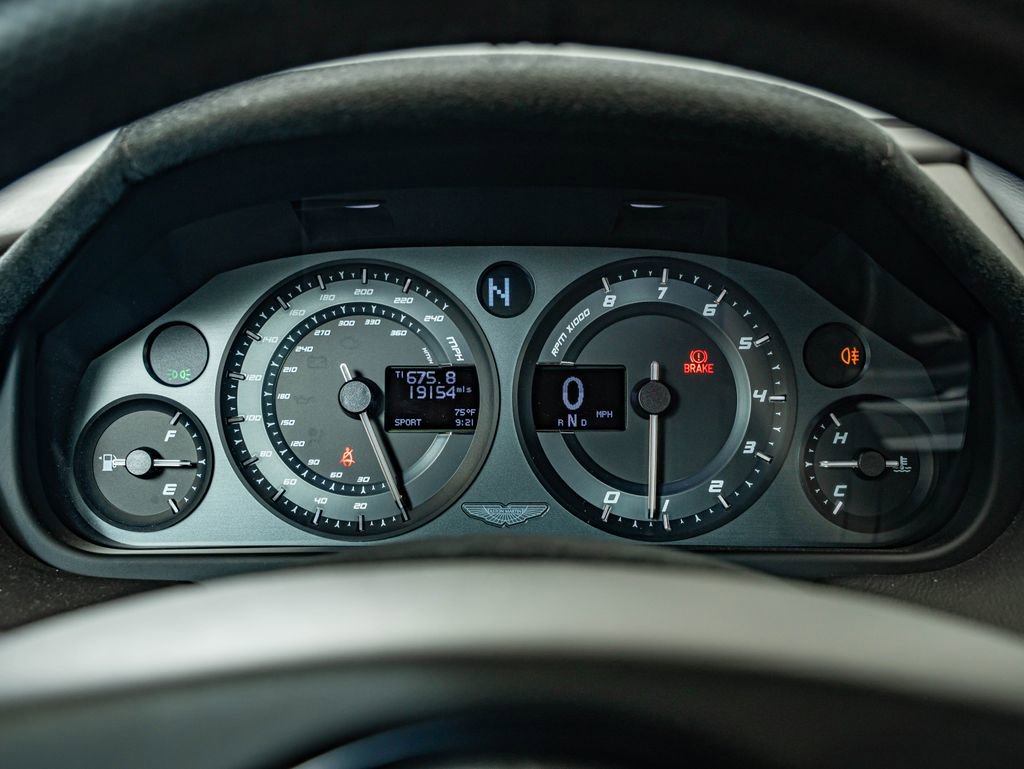 Used 2015 Aston Martin V8 Vantage GT RWD image 28
