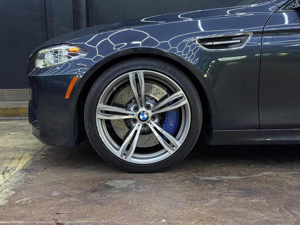 Used 2015 BMW M5 RWD image 4