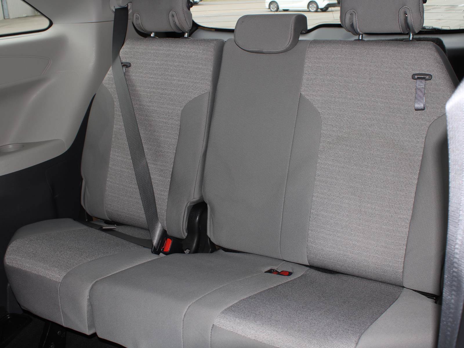 Used 2022 Toyota Sienna LE AWD/4WD image 18