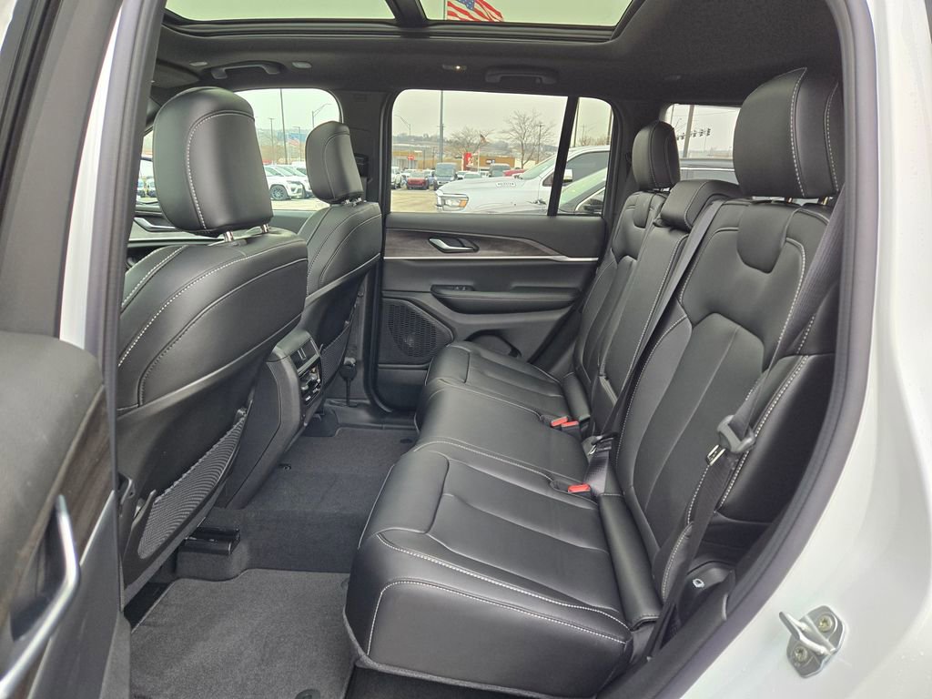 New 2025 Jeep Grand Cherokee Limited image 27