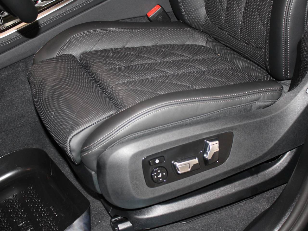 Used 2026 BMW X5 xDrive40i w/ Climate Comfort Package AWD/4WD image 14