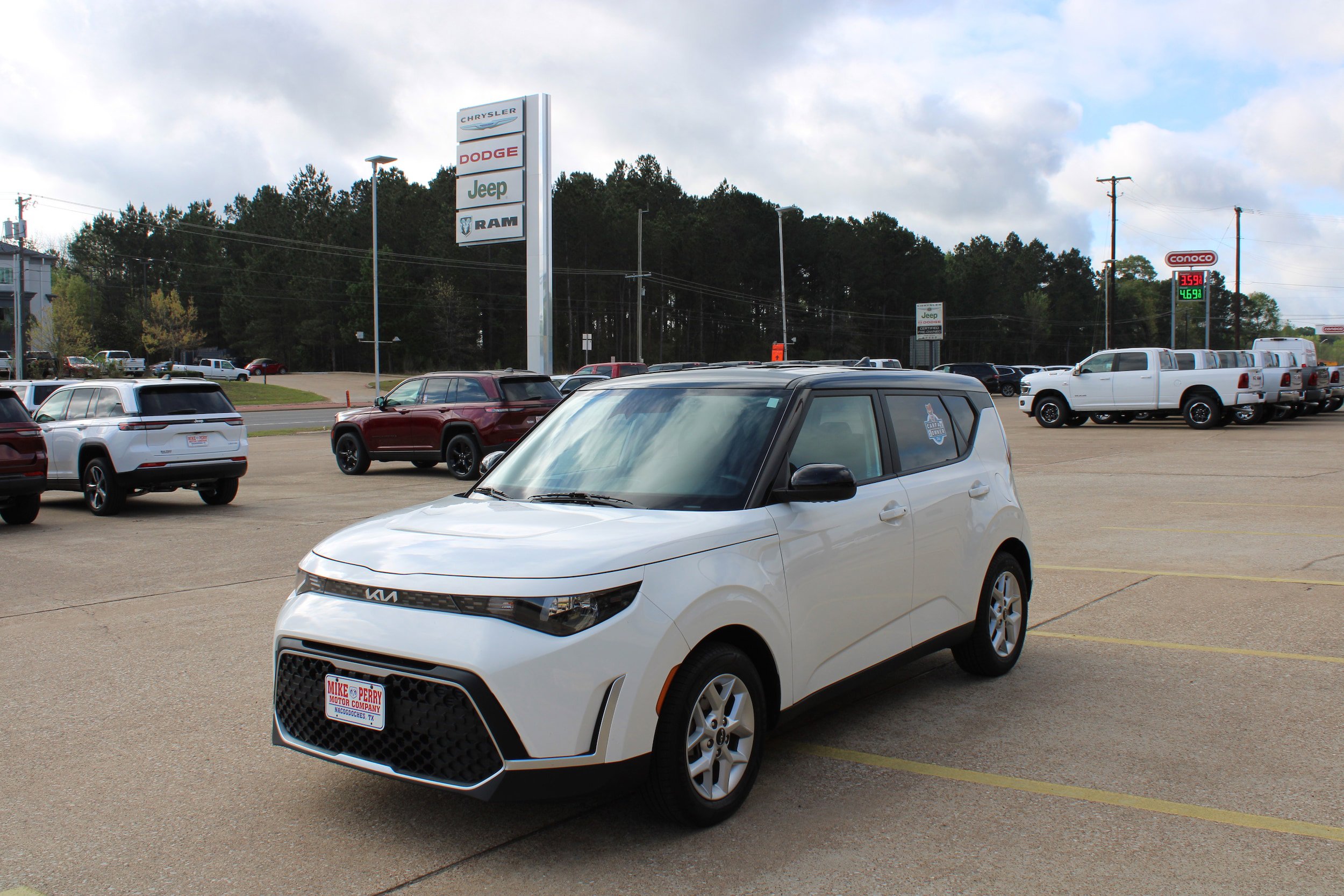 Used 2023 Kia Soul S FWD image 1