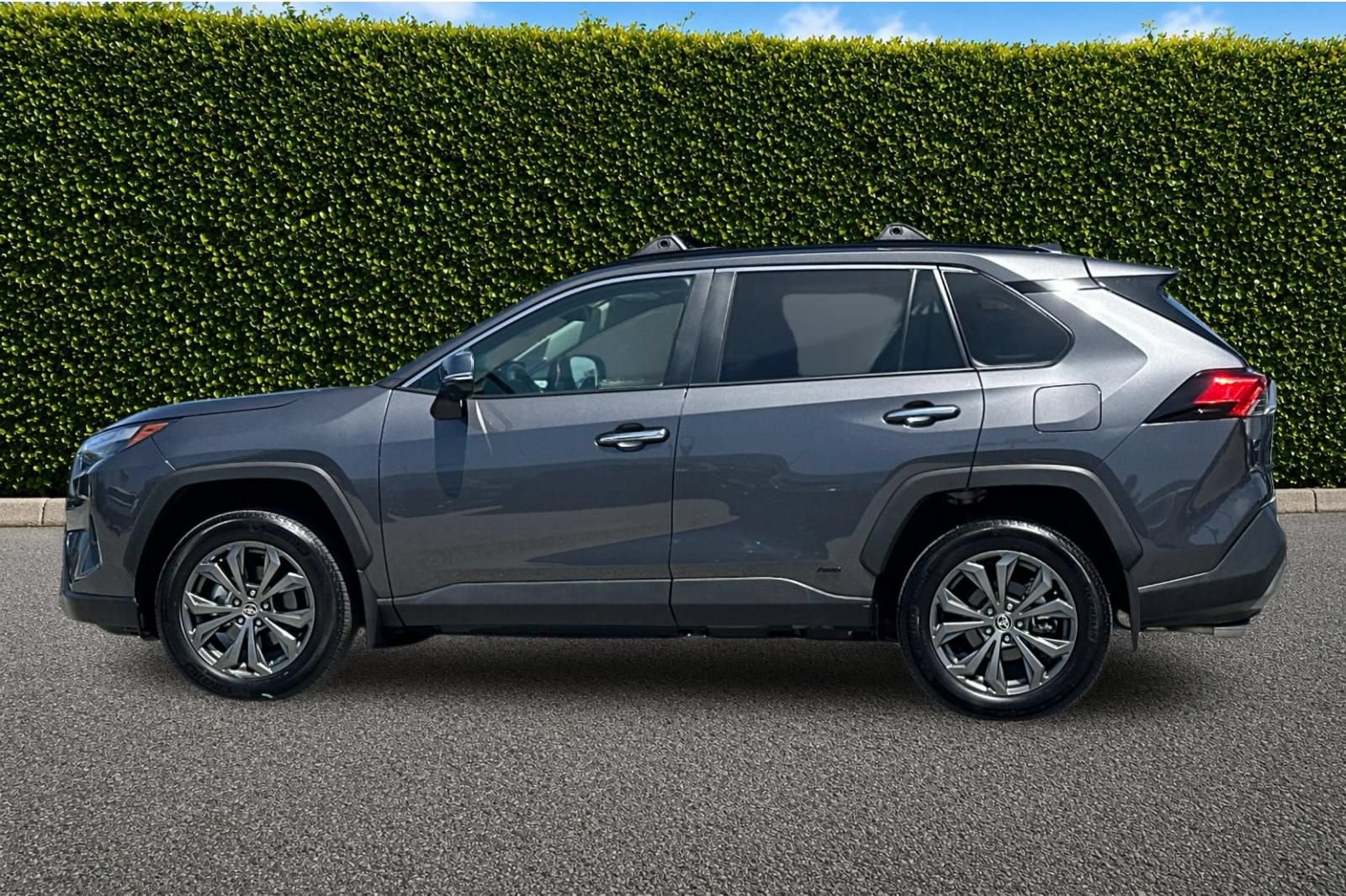 Used 2025 Toyota RAV4 Limited w/ Advanced Technology Package AWD/4WD image 7