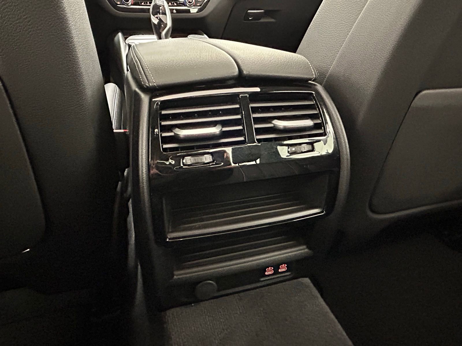 Used 2023 BMW 530e xDrive w/ Executive Package image 36