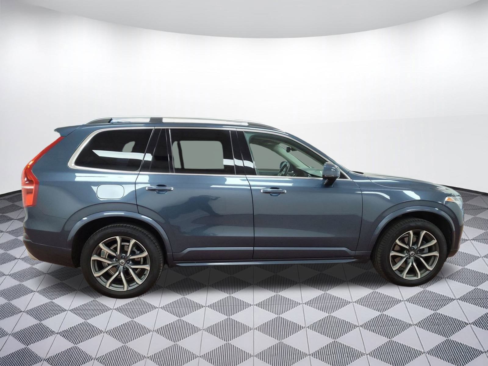Used 2019 Volvo XC90 T6 Momentum w/ Protection Package Premier image 8