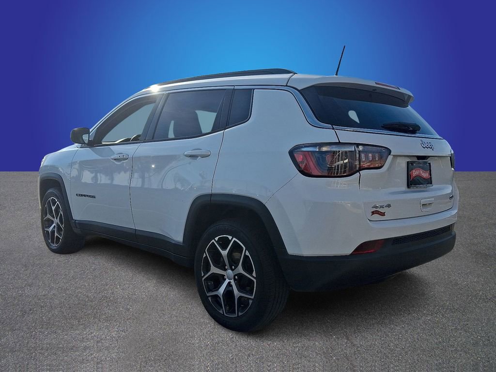 Used 2024 Jeep Compass Latitude image 4