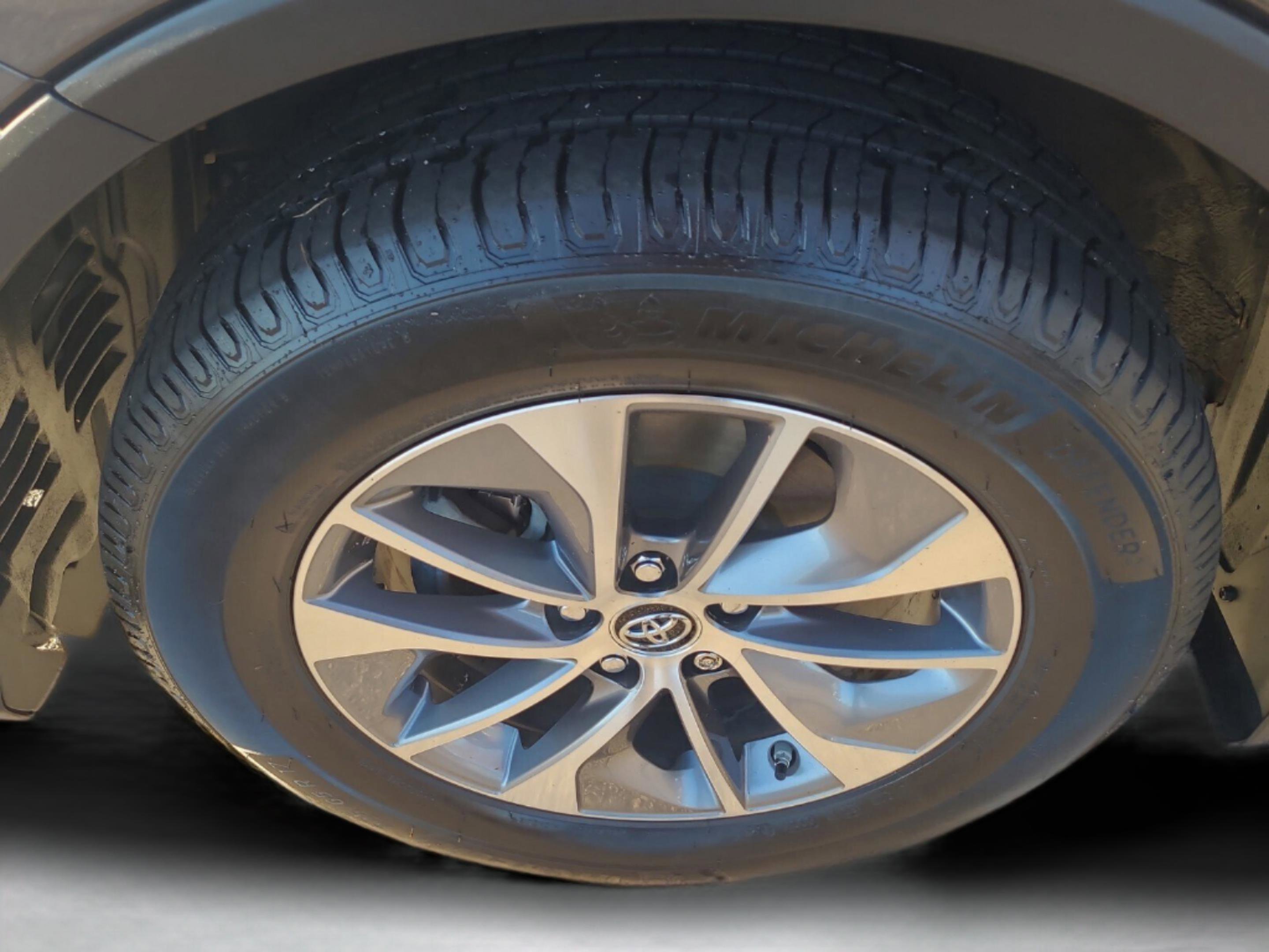 Certified 2018 Toyota RAV4 LE Plus image 32