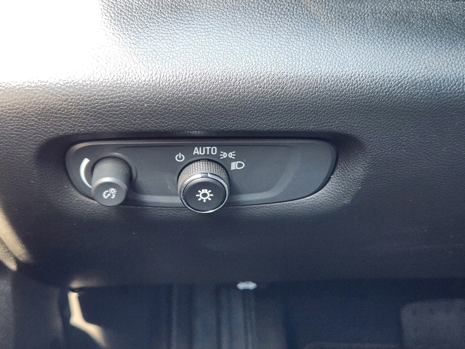 Used 2023 Chevrolet Traverse Premier FWD image 20