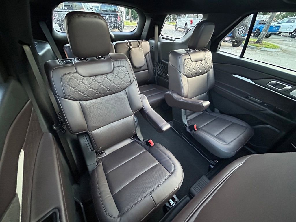 Used 2025 Ford Explorer Platinum w/ Ultimate Package image 30