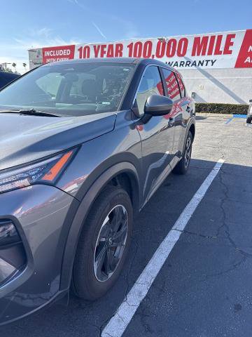 Certified 2025 Nissan Rogue SV FWD image 2