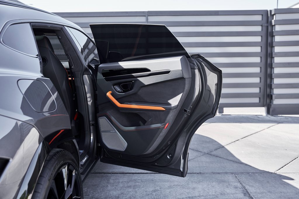 Used 2025 Lamborghini Urus SE image 29