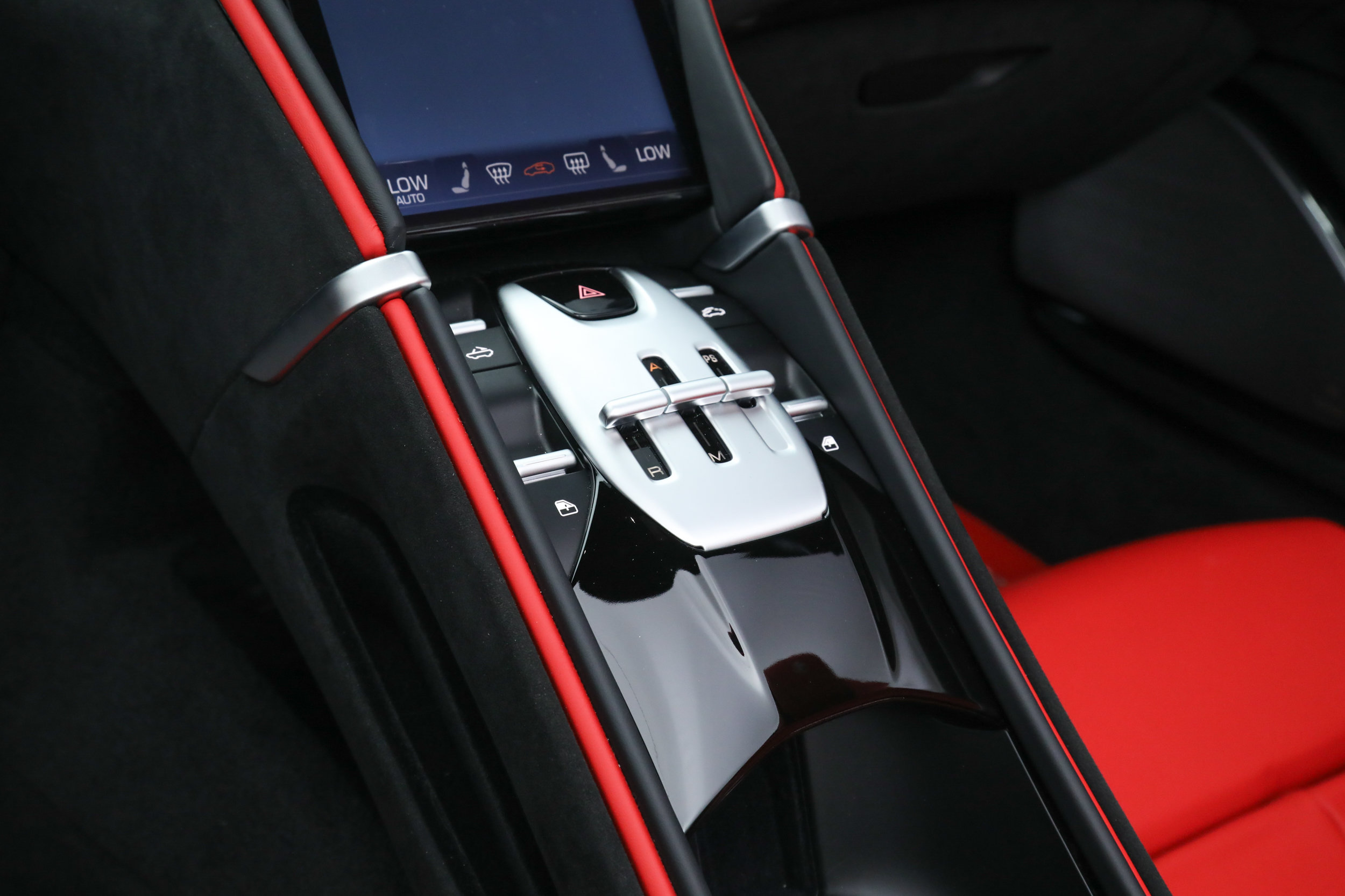 Certified 2025 Ferrari Roma Spider RWD image 40