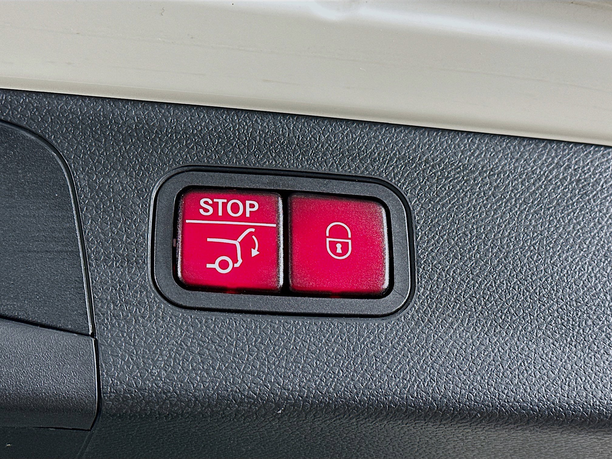 Certified 2019 Mercedes-Benz GLC 43 AMG 4MATIC image 35