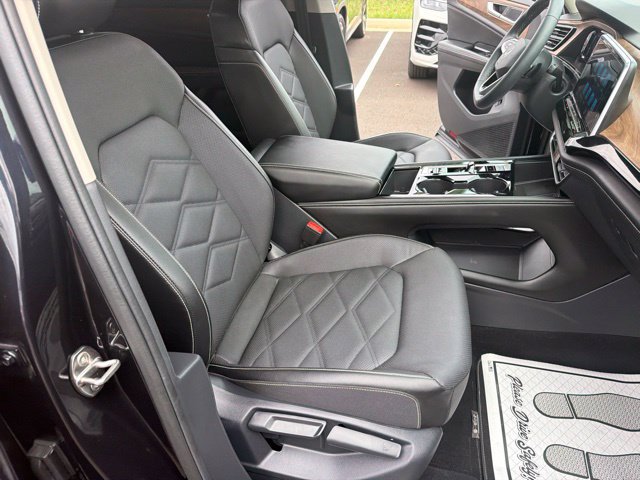 Used 2024 Volkswagen Atlas SE w/ Black Wheel Package AWD/4WD image 26