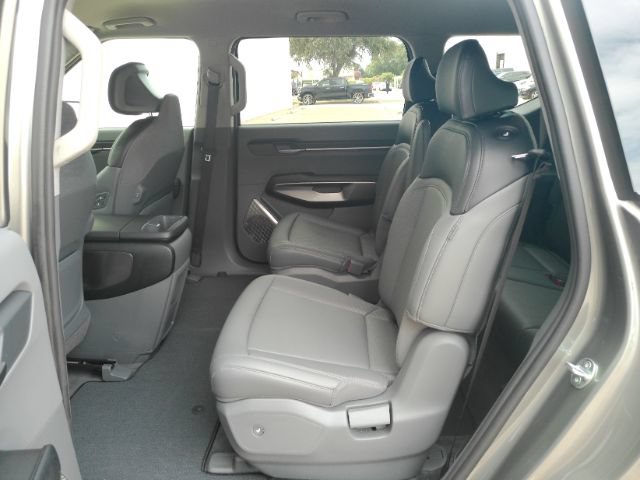 Used 2024 Kia EV9 Light Long Range RWD image 17