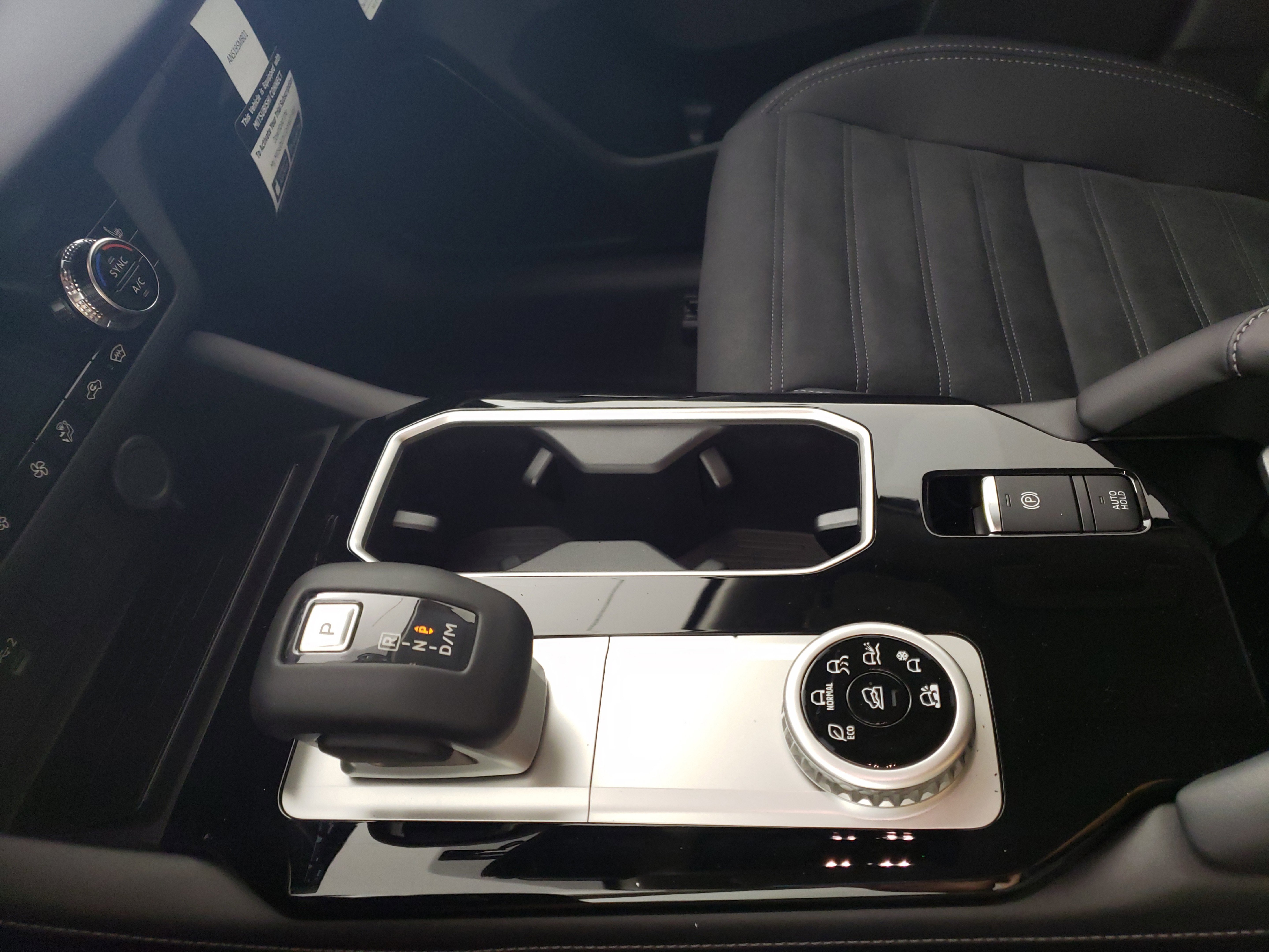 New 2025 Mitsubishi Outlander SE image 25