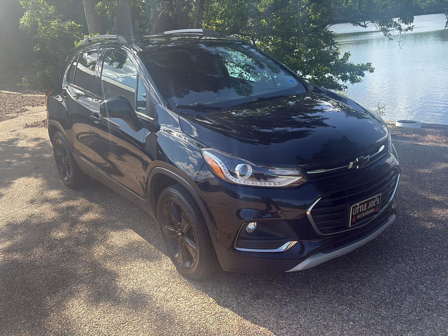 Used 2018 Chevrolet Trax Premier w/ Midnight Edition FWD image 2