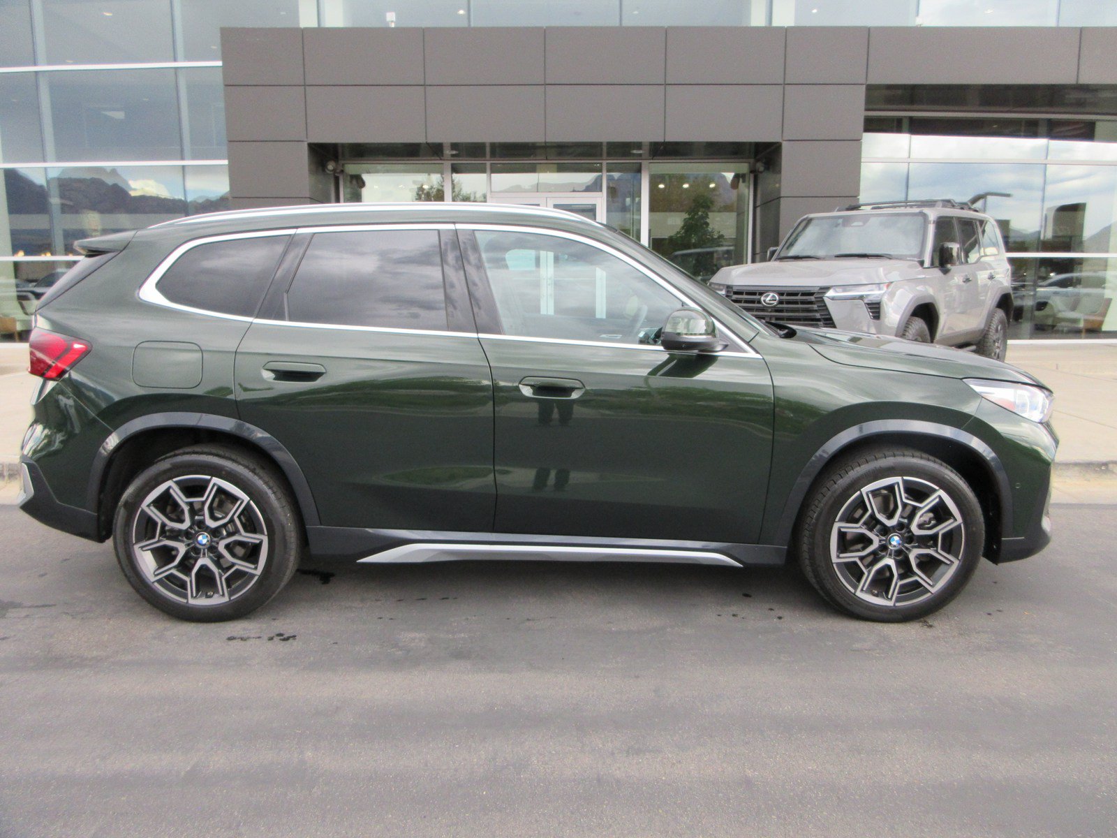 Used 2025 BMW X1 xDrive28i w/ Premium Package AWD/4WD image 12