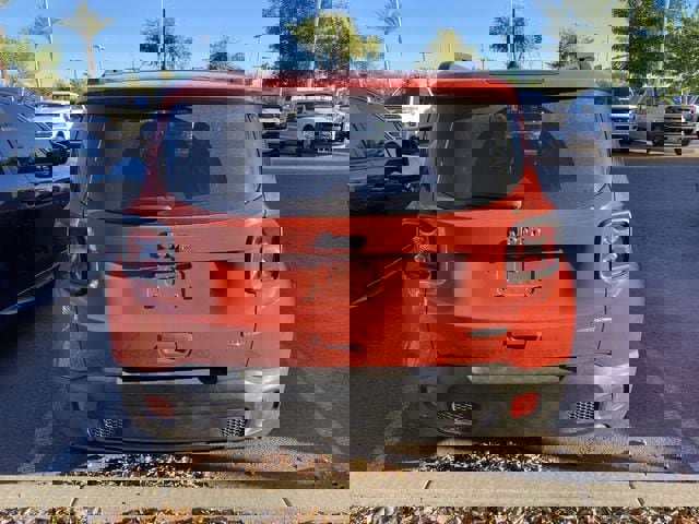 Used 2018 Jeep Renegade Latitude image 3