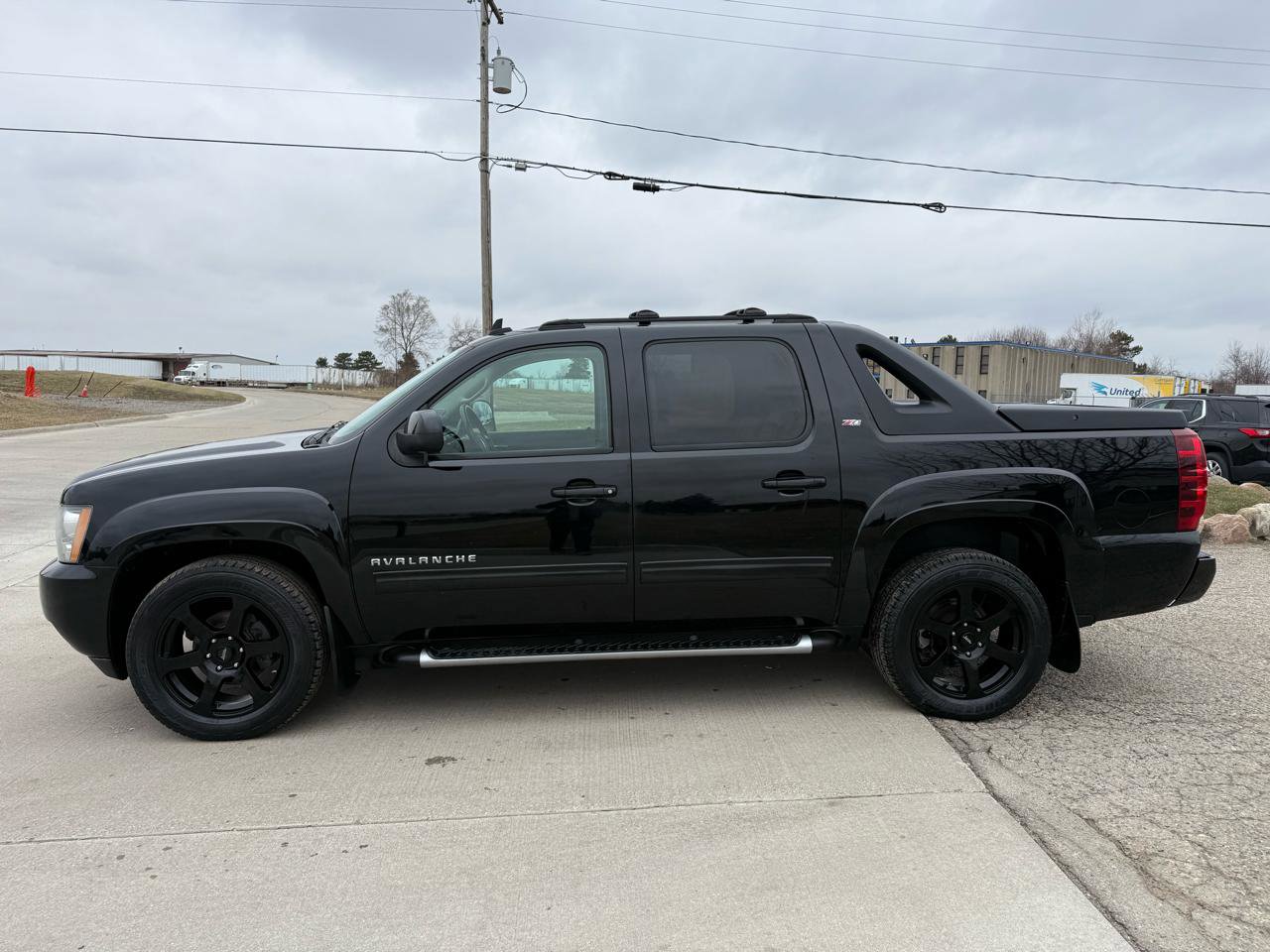 Used 2011 Chevrolet Avalanche LT w/ Luxury Package image 8