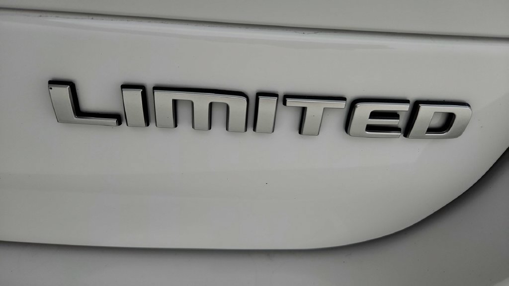 Used 2024 Jeep Grand Cherokee L Limited AWD/4WD image 14