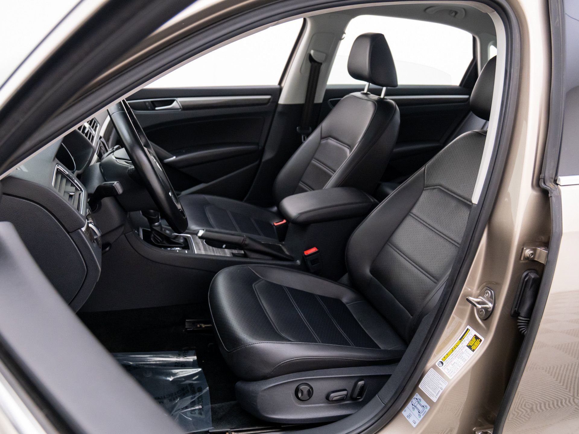 Used 2016 Volkswagen Passat 1.8T SE image 15