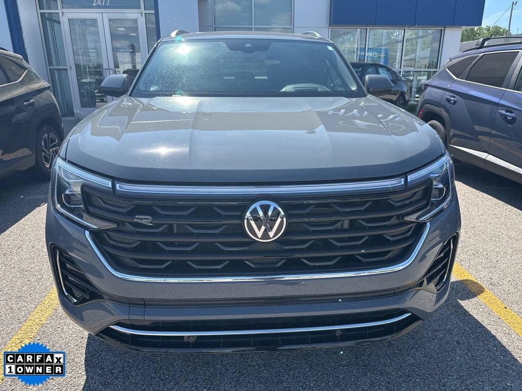 Used 2024 Volkswagen Atlas Cross Sport SEL R-Line AWD/4WD image 2