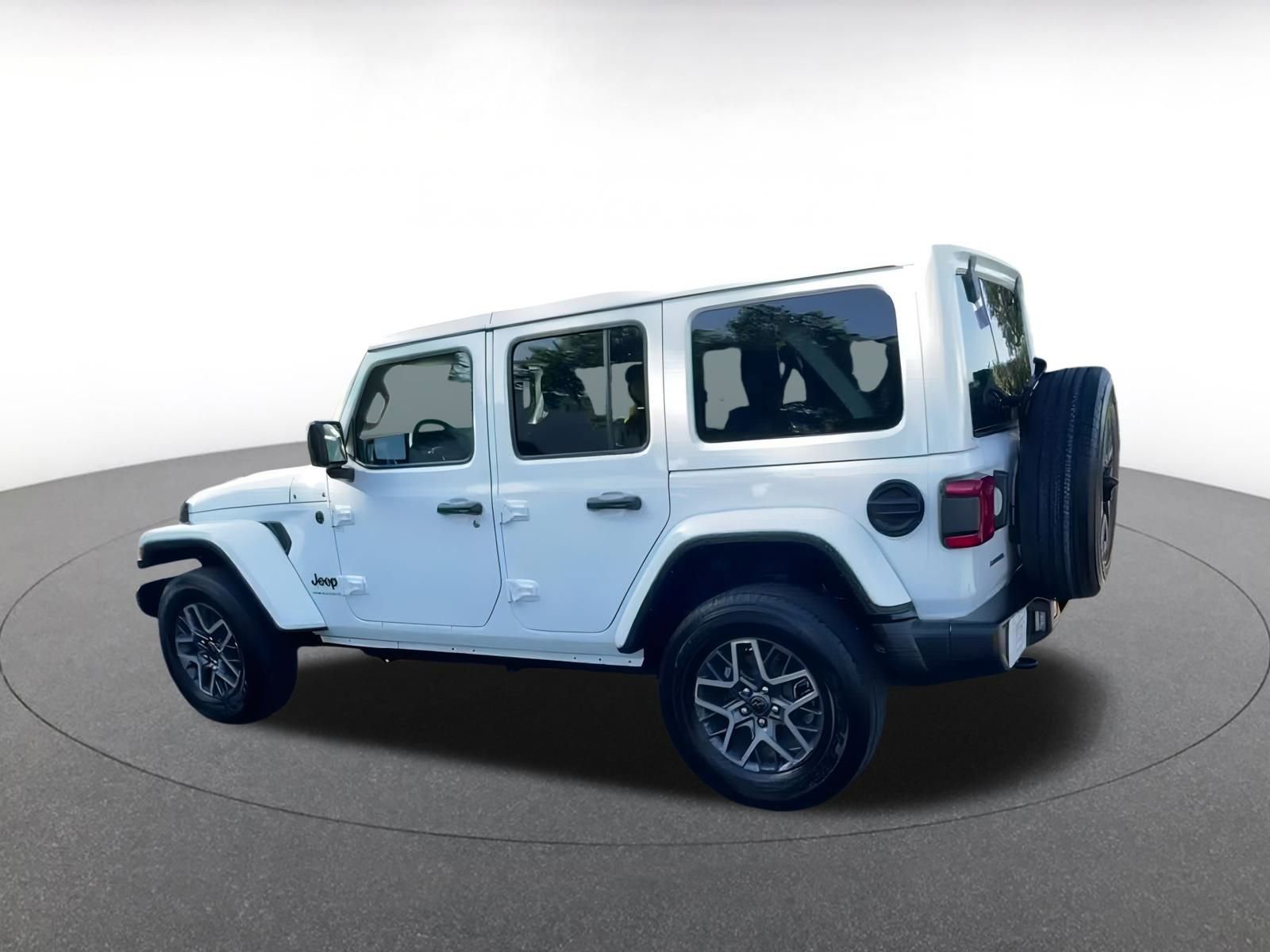 Used 2025 Jeep Wrangler Sahara image 10