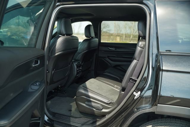 Used 2025 Jeep Grand Cherokee L Altitude image 16