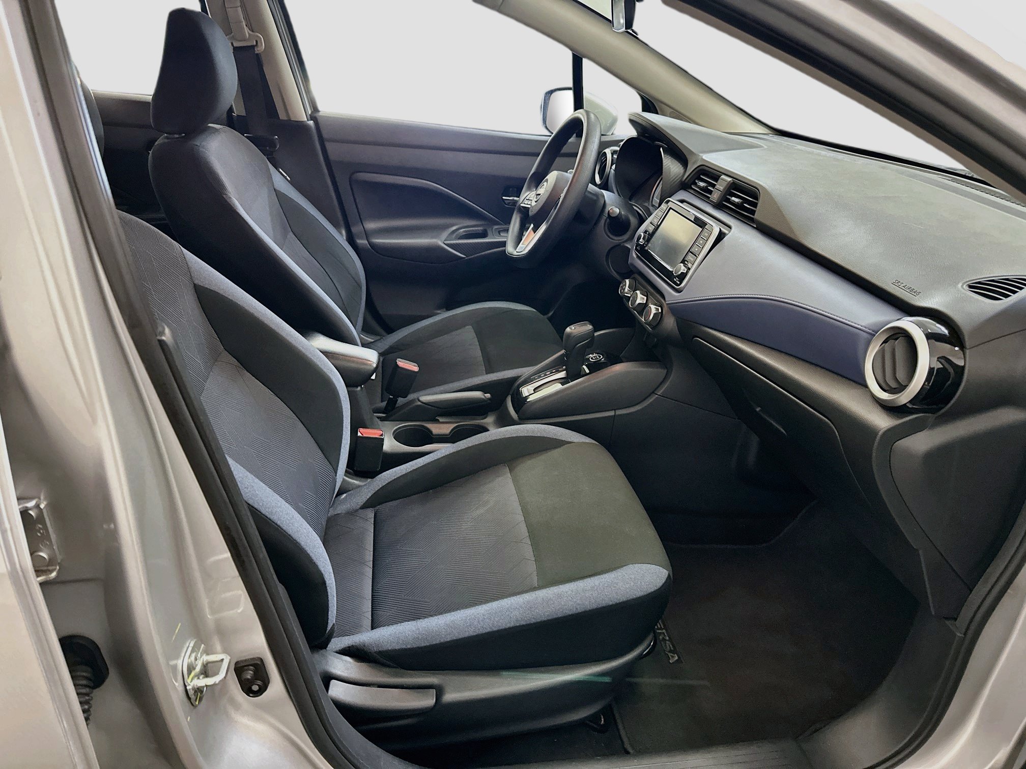 Used 2024 Nissan Versa SV FWD image 31