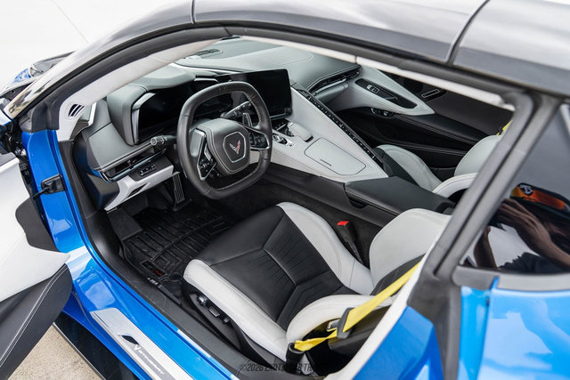 Used 2024 Chevrolet Corvette Stingray Premium Conv w/ Stealth Interior Trim Package RWD image 31