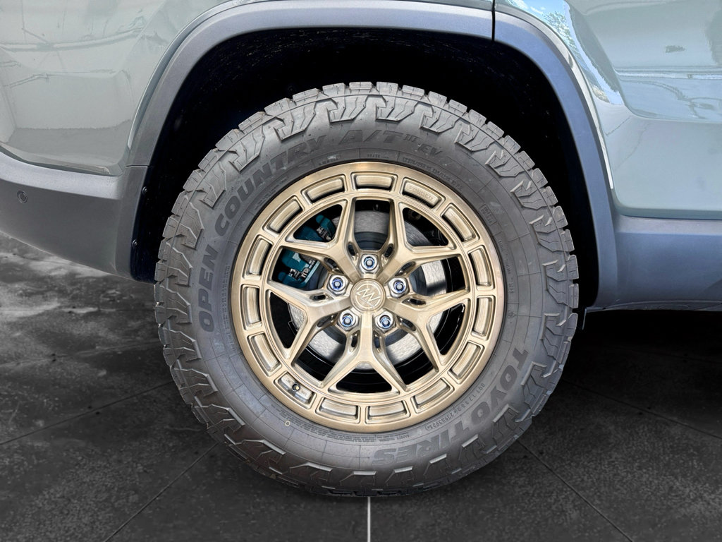 Used 2026 Rivian R1S Premium AWD/4WD image 36