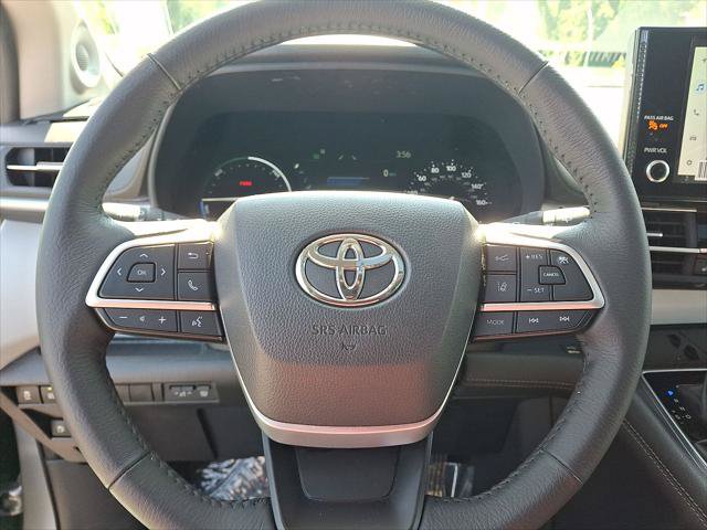 Certified 2025 Toyota Sienna XLE FWD image 17