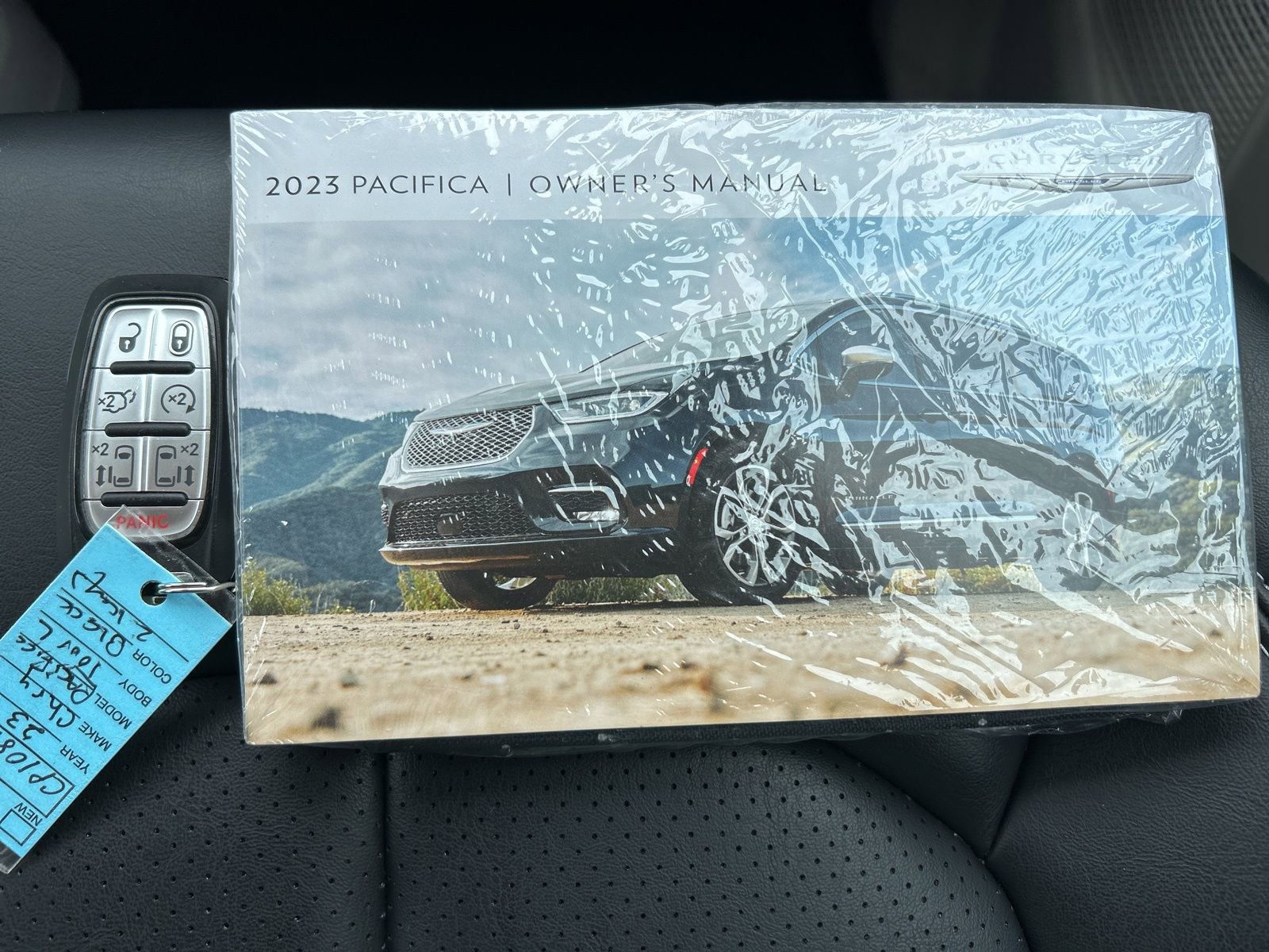 Certified 2023 Chrysler Pacifica Touring-L AWD/4WD image 19