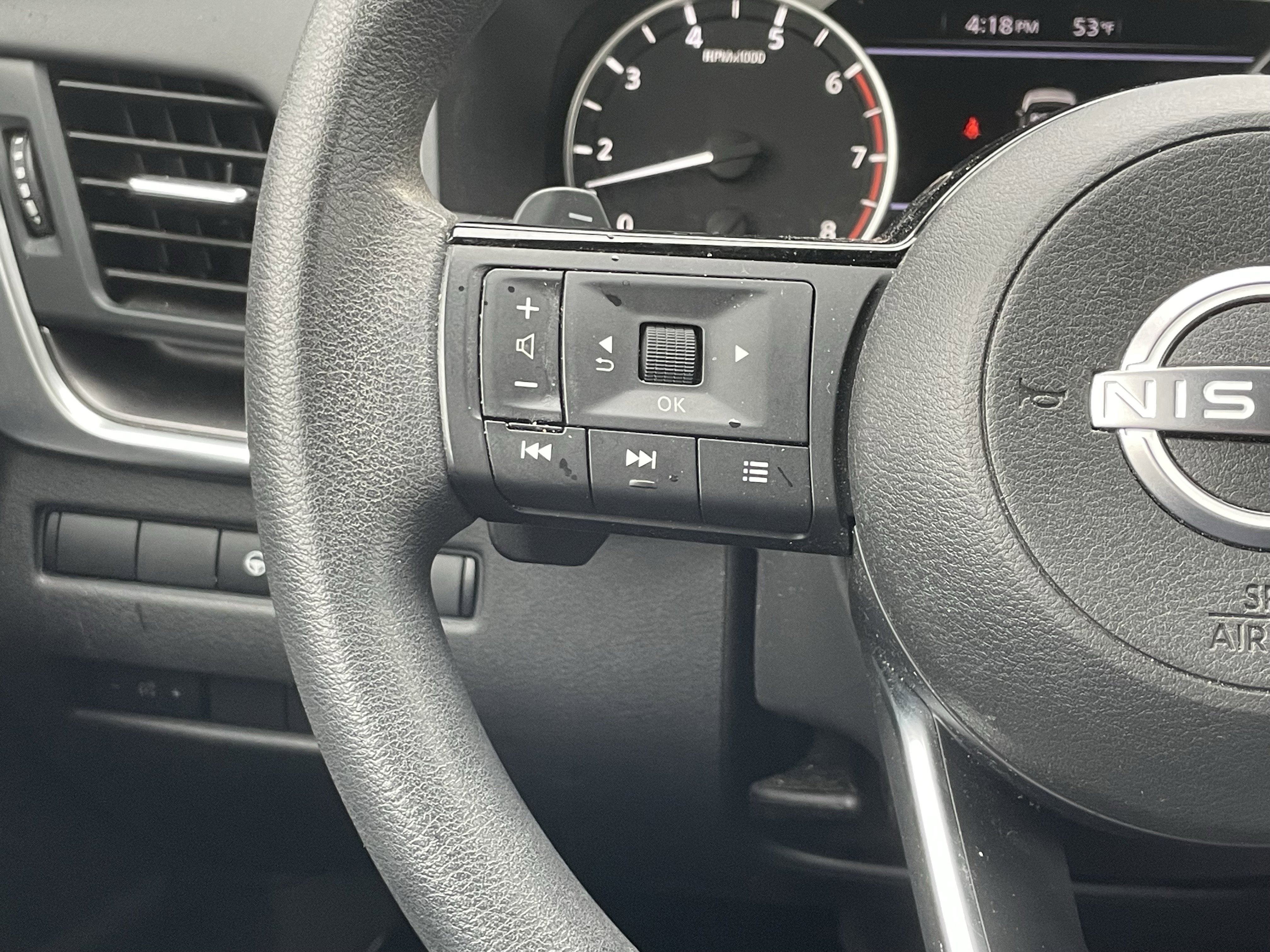 Used 2023 Nissan Rogue SV image 18