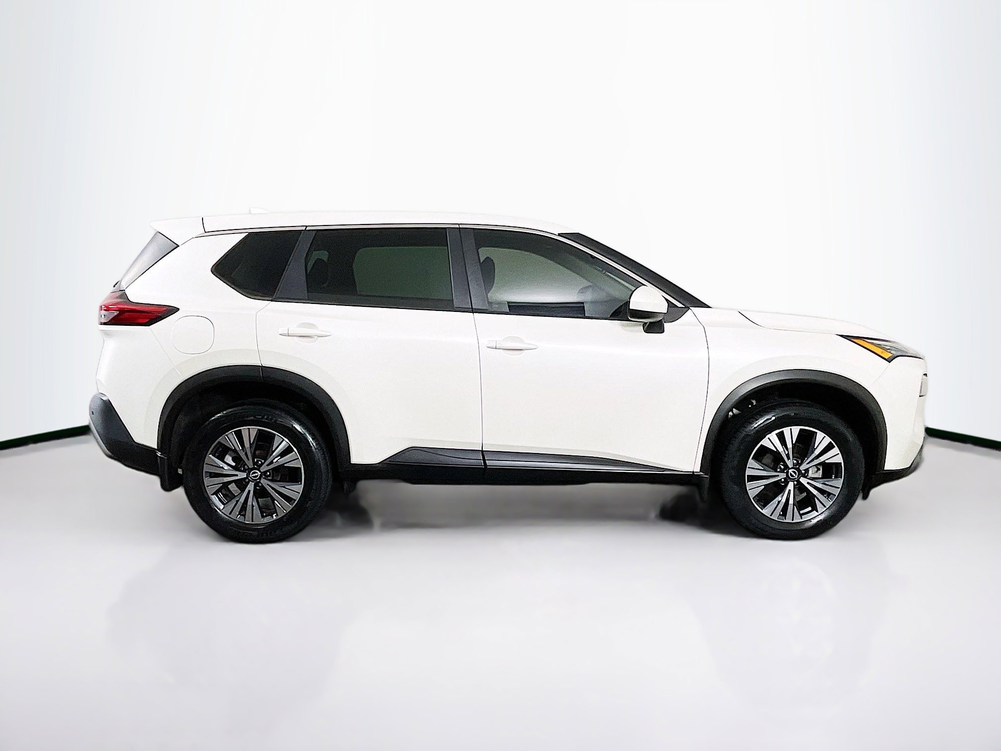 Used 2023 Nissan Rogue SV image 10
