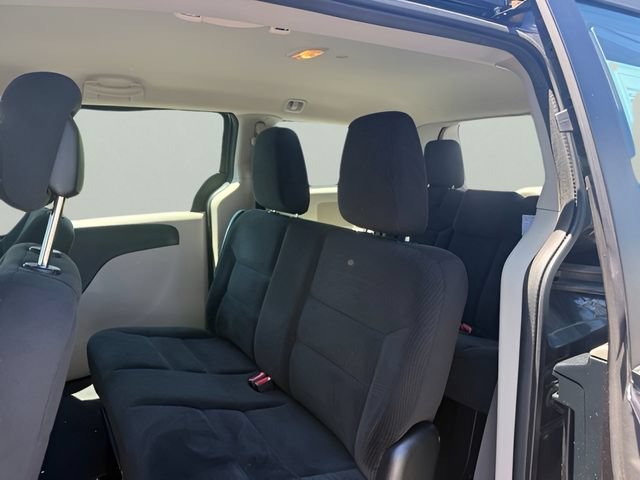 Used 2016 Dodge Grand Caravan American Value Package FWD image 9